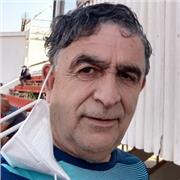 Profesor de Física y Matemática dicta clases para alumnos de 7° a IV medio